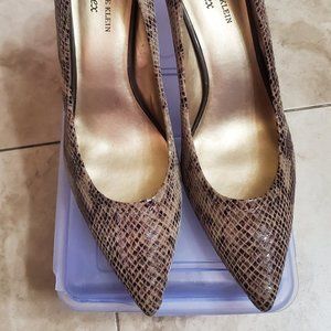 Snake-skin embossed leather Anne Klein shoes. Ann Klein, brown/tan hues. Size 11